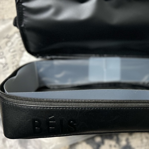BEIS- Dopp Kit in Black - Picture 4 of 5
